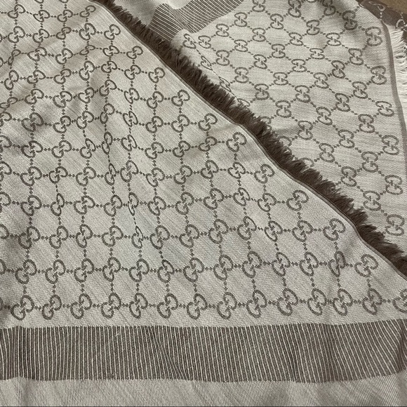 SOLD Authentic Gucci Scarf Shawl - Picture 4 of 9